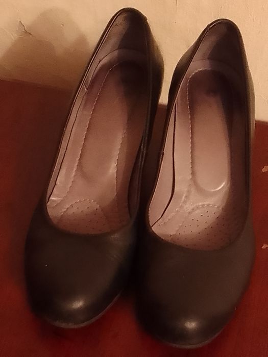 Продам туфли 38 размера качественные кожаные
