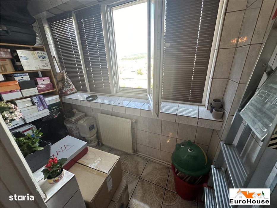 Apartament cu 4 camere de vanzare in Alba Iulia M-uri