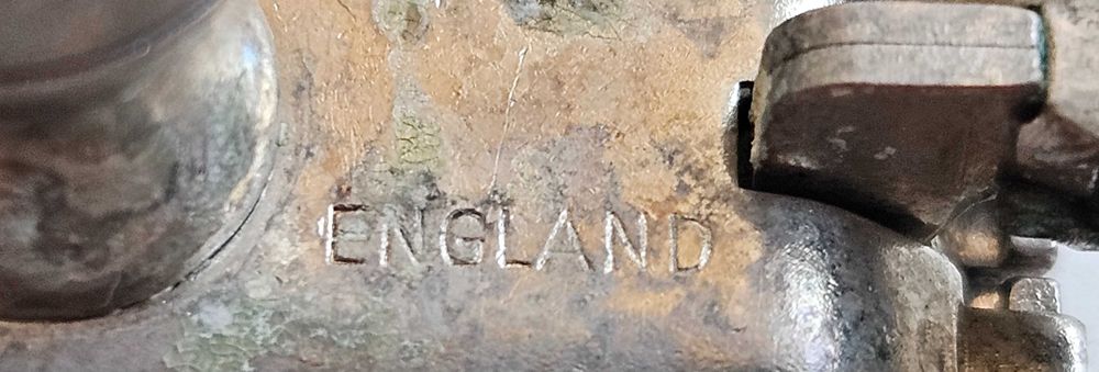 3 броя дървени кутии, самобръсначки  и ножчета за бръснене