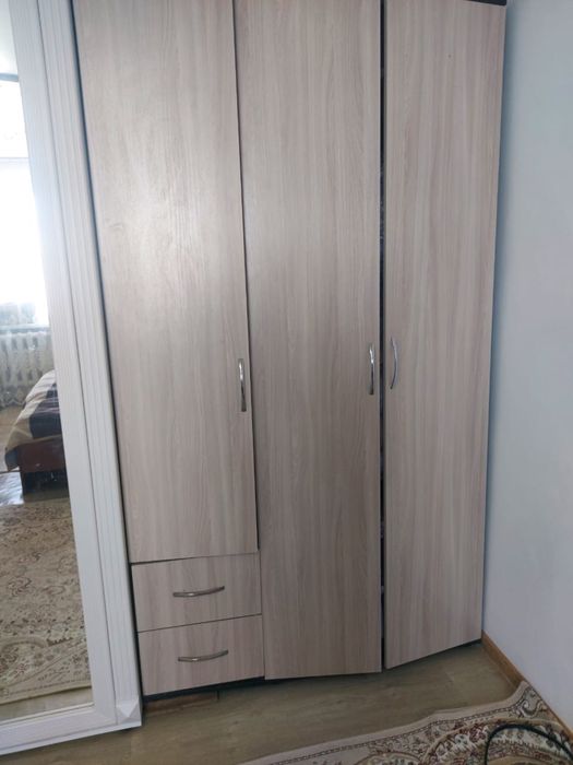 Шкаф для одежды в хоршем состоянии