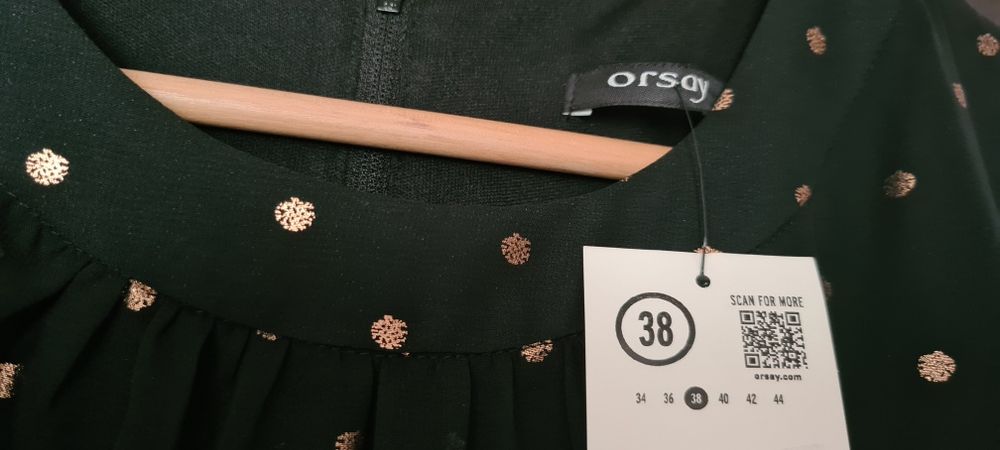 Rochie neagra cu buline aurii,noua