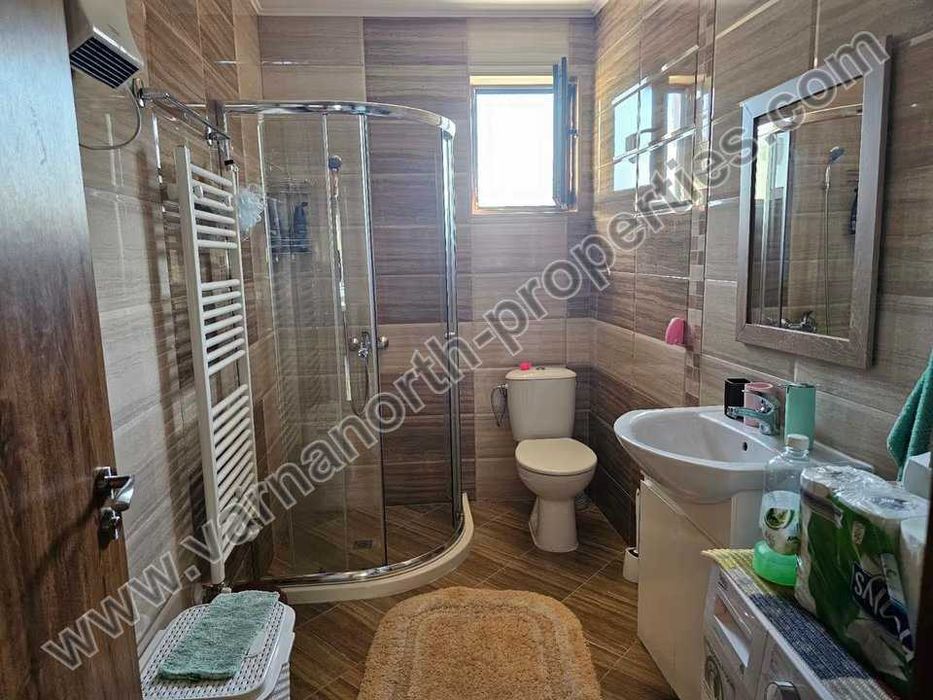 Страхотна едноетажна къща в много хубаво крайбрежно село