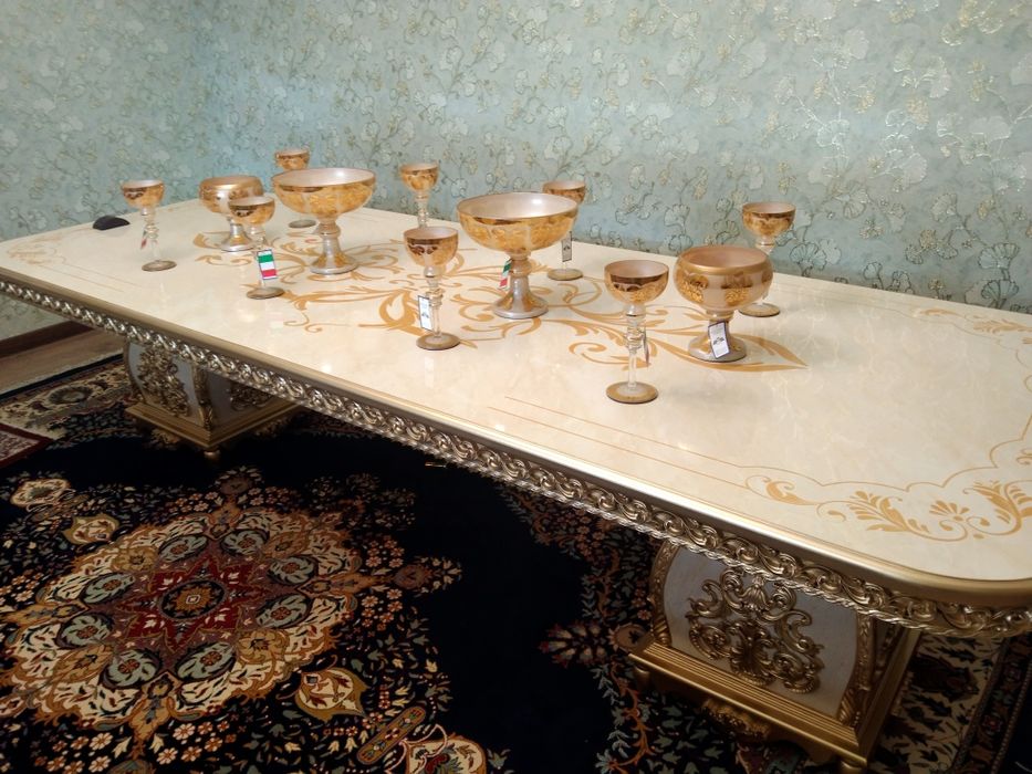 Продается стол для гостиной