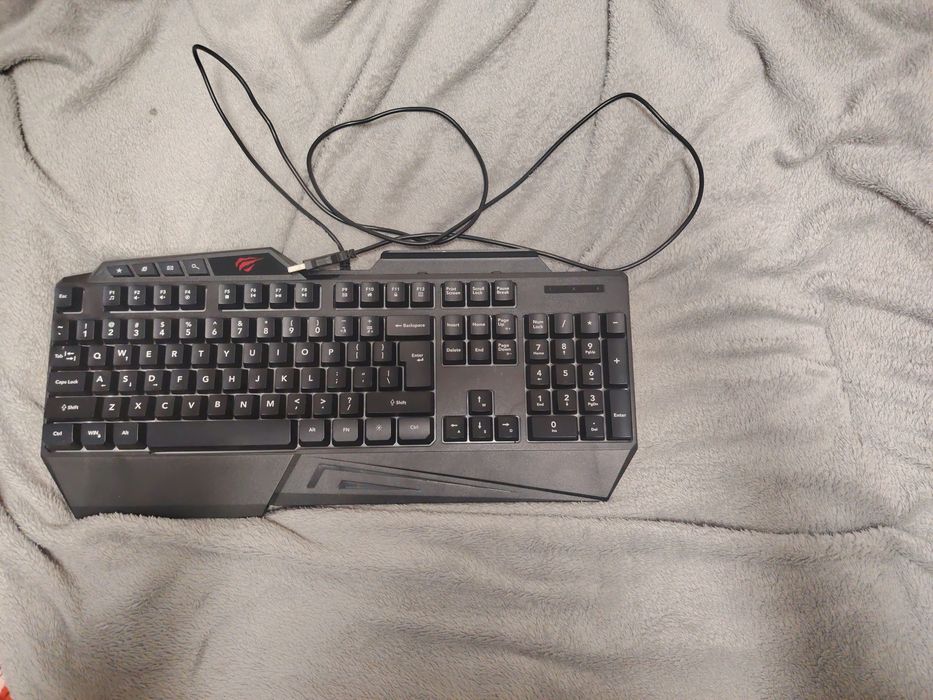Tastatura cu lumini