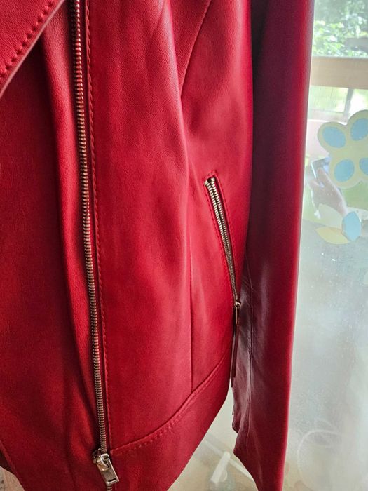 Стилно кожено яке от Massimo Dutti.