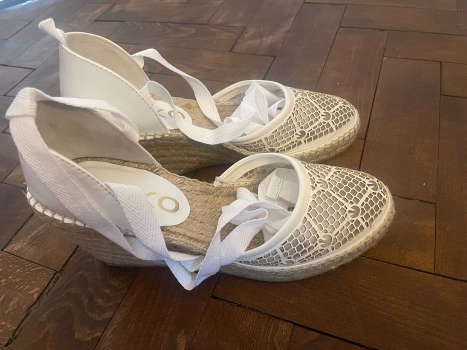 Сандали на платформа Pinko с връзки