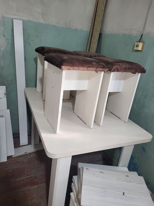 Кухонный стол 4 стулья