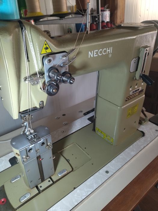 Професионална двуиглова шевна машина