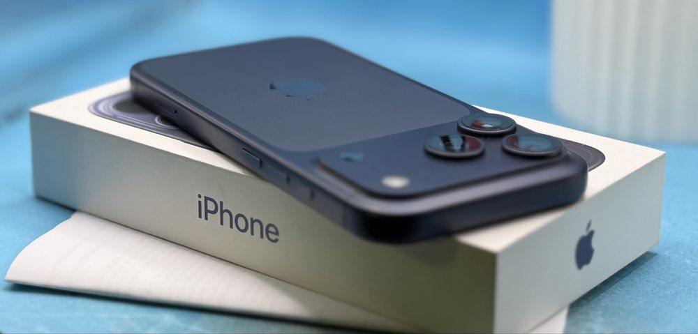 ГАРАНЦИОНЕН!!! Apple iPhone 17 Pro, 256GB, 5G, Deep Blue + аксесоари