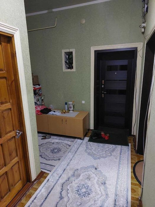 Продается 3-х комнатная в центре Чирчика