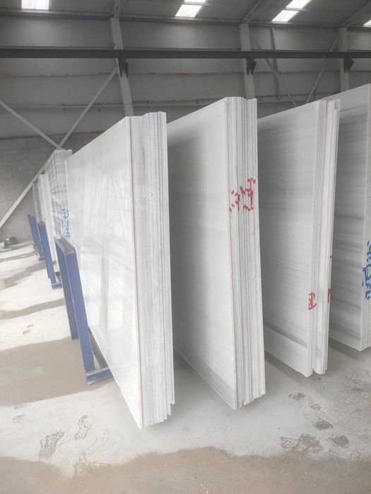 Marmura alba debitata la dimensiune