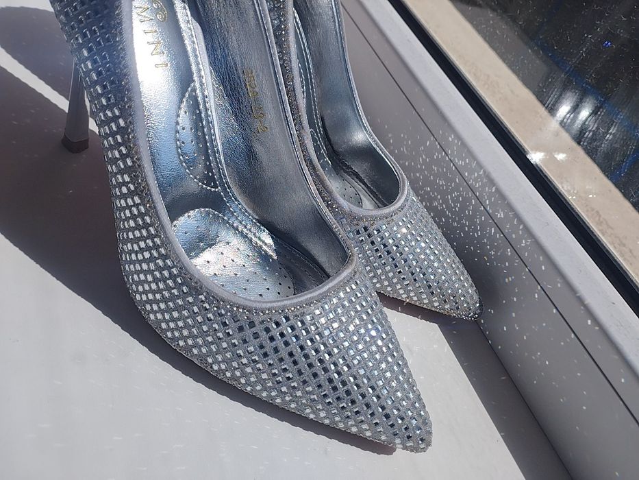 Обувь каблуки продам срочно