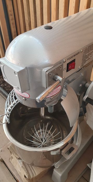 Продаётся  планетарный миксер
