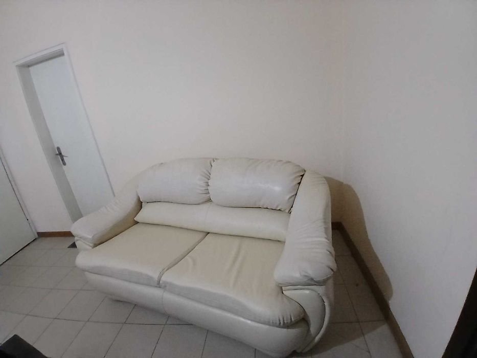 Кожен диван в гр. Бургас