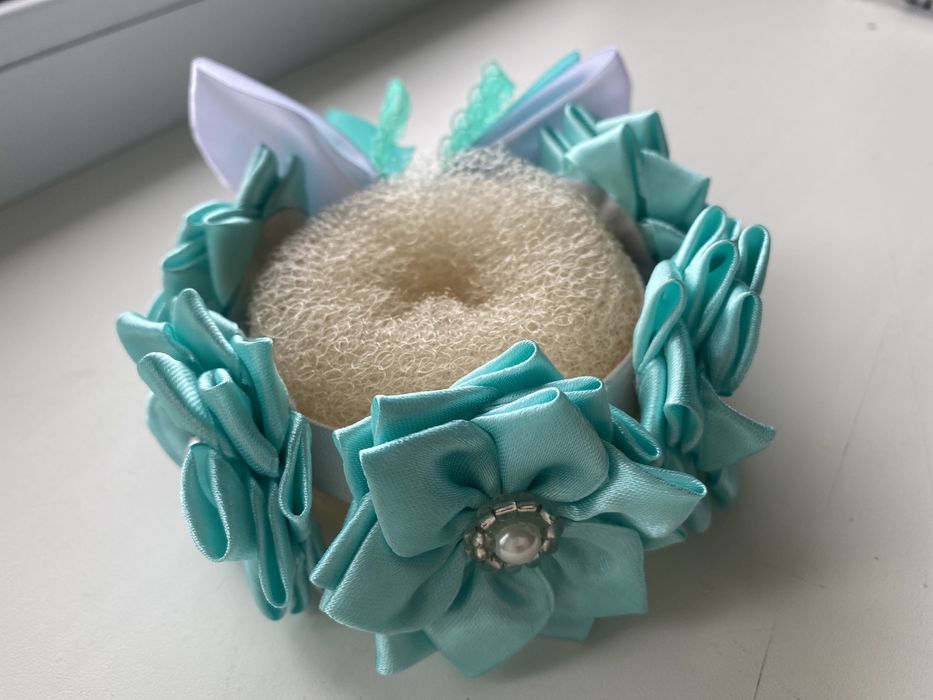 Резинки для волос, на шишку.