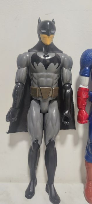 Vând figurine eroi Marvel