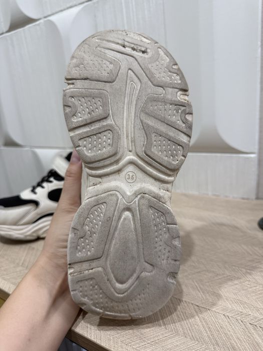 Кроссовки на девочку 1000 тг