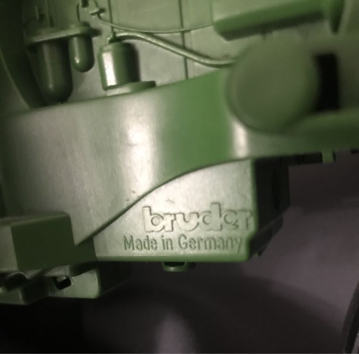 Продам модель трактора John Deere BRUDER Джон дир «Брудер»