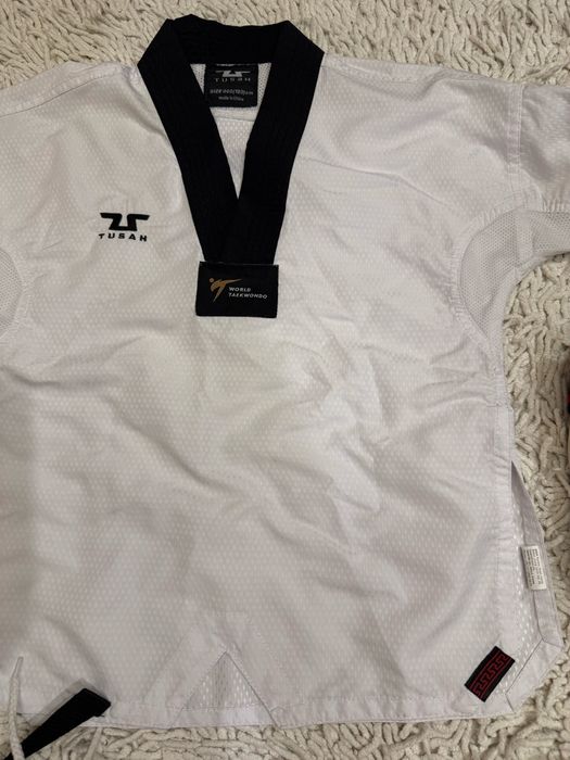 Форма для тхэквондо. На 6-8 лет . Размер S.