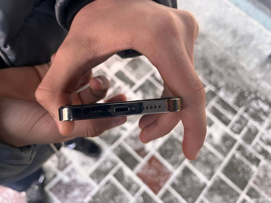 Обменяю айфон 12 про