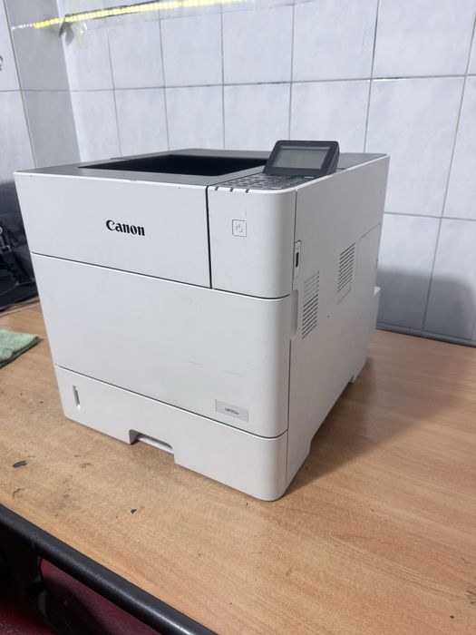 Продам принтер Canon LBP352X