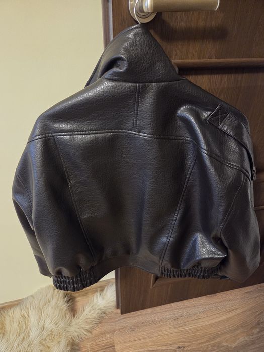 Тъмно кафяво кожено яке