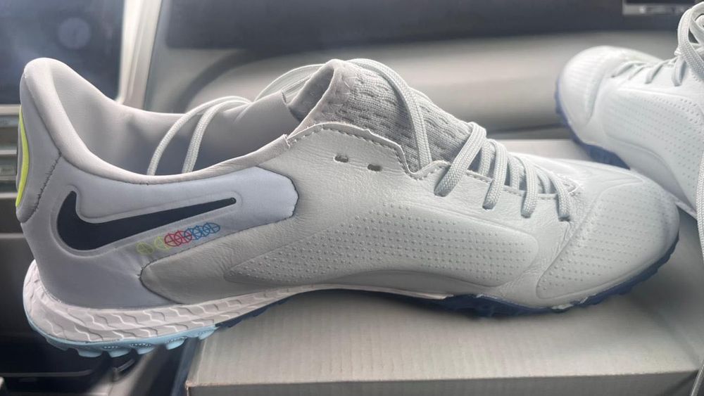 кроссовки для футбола