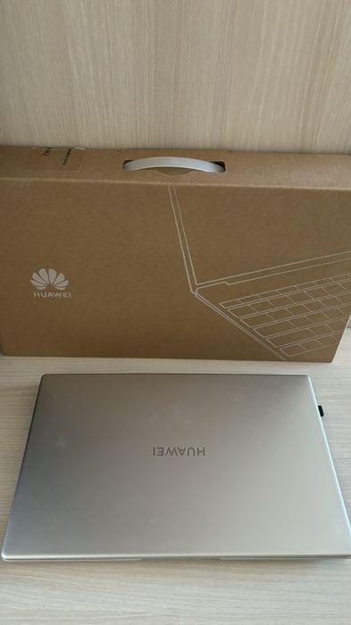 Huawei MateBook D15 – стилен и лек лаптоп с 15.6” Full HD