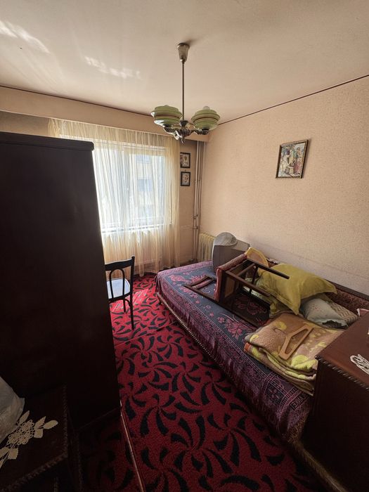 De vanzare apartament 3 camere Zona Cina