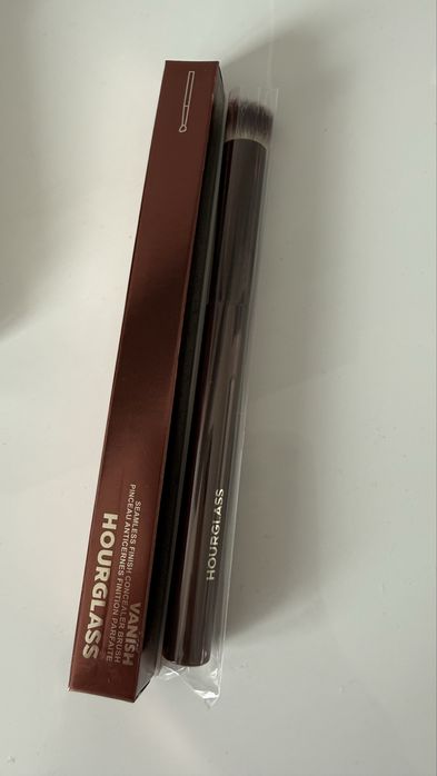 Hourglass четка за фон дьо тен и четка за коректор