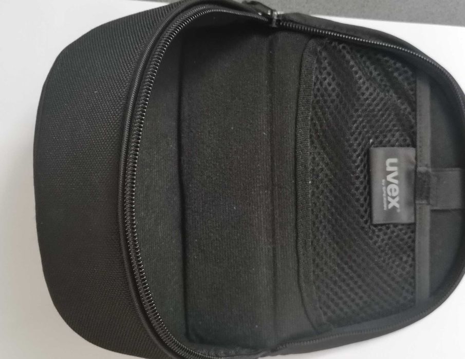 Vând ochelari de soare UVEX