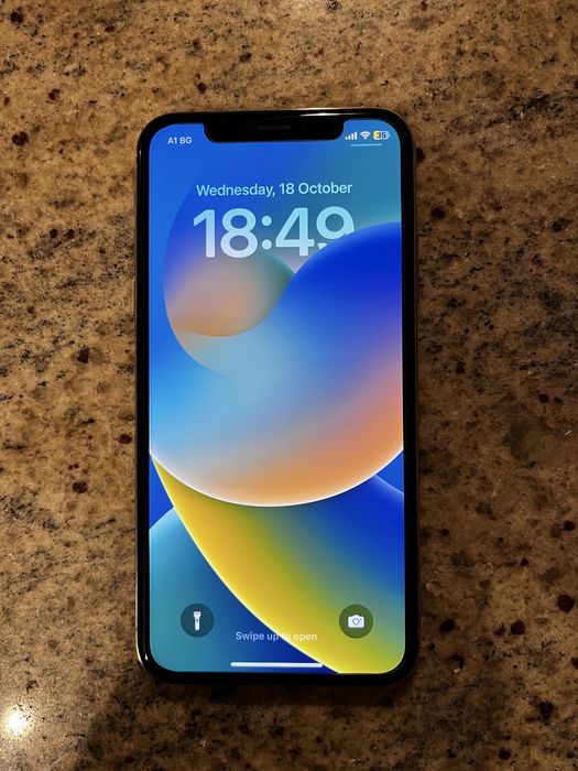 Продавам iPhone XS 64 GB