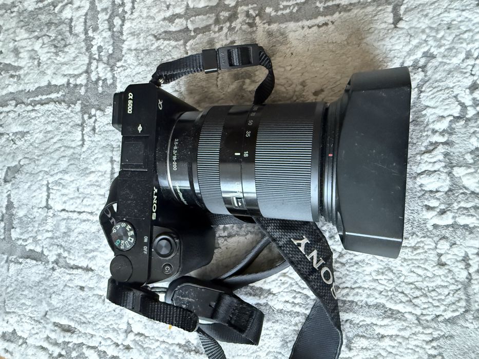 Sony a6000 + Obiectiv Sony 18-200, 3.5-6.3