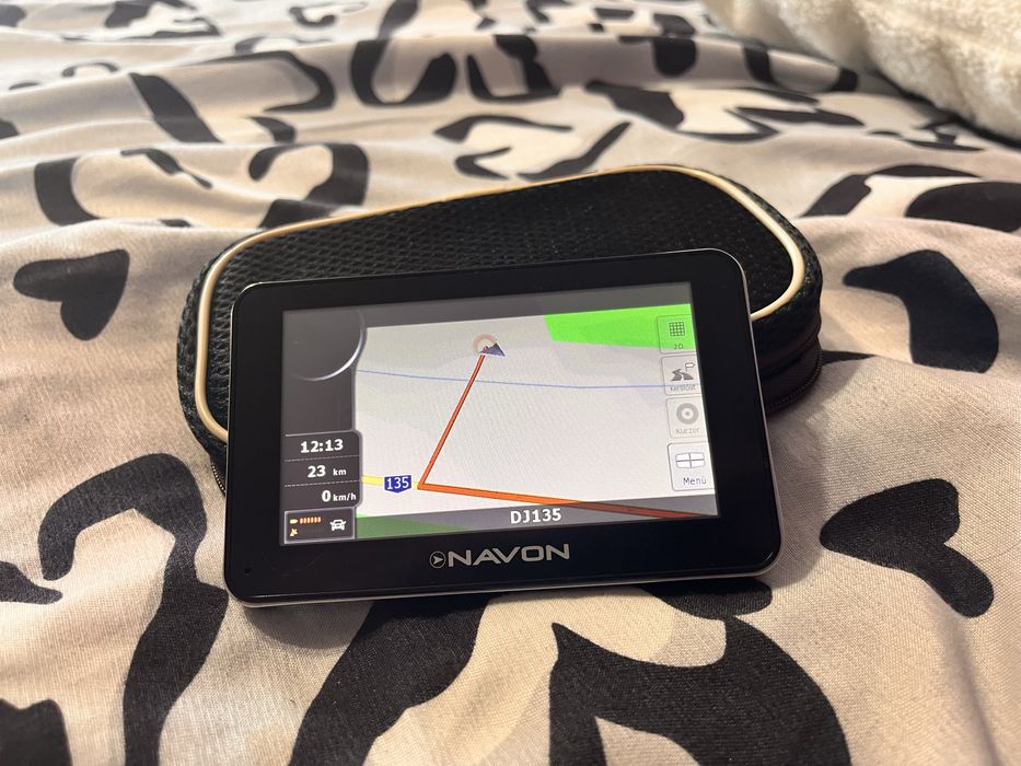 GPS Navon 5 inch + Husă și Încărcător auto