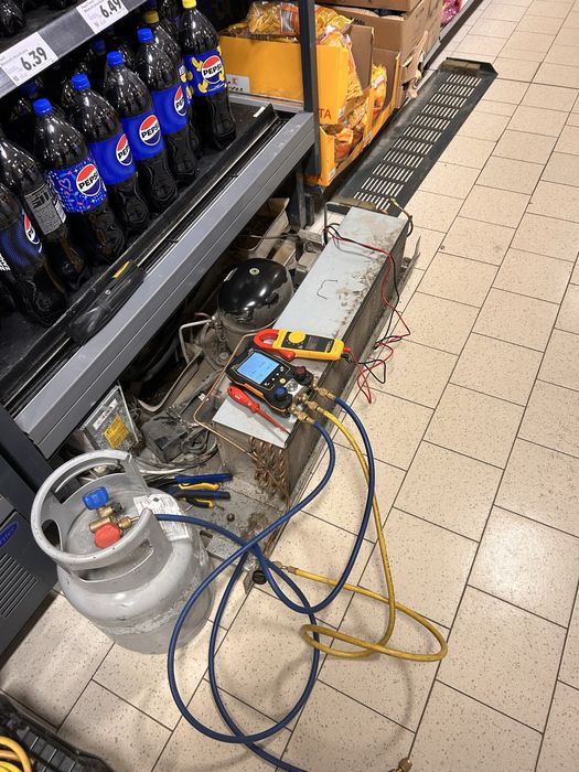 Reparatii vitrine frigirifice