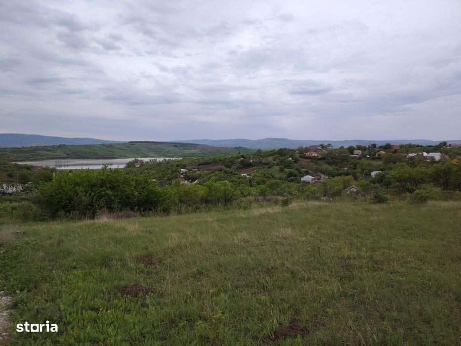 Teren intravilan de vânzare – Ciurbești, vedere la lac