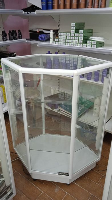 Стекляные, железные витрины