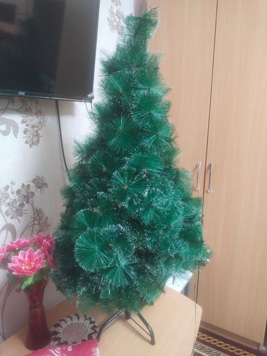 Продаётся новогодняя ёлка