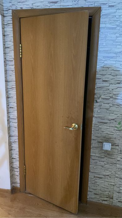 Продам б/у двери, ламинат! Самовывоз!!!