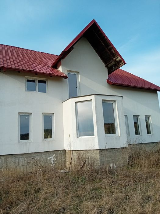 Casa cu etaj de vanzare 4500 mp utili din care 250 mp casa  Icuseni