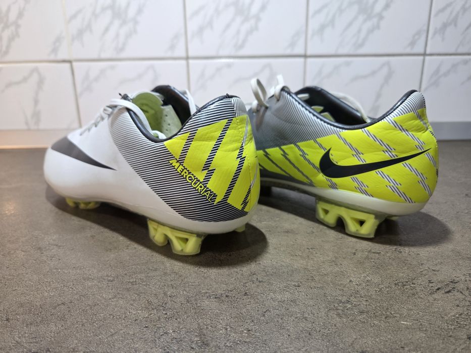 Vand ghete de fotbal Nike Mercurial Vapor Superfly 2 Elite FG in stare foarte buna
Nr 44,