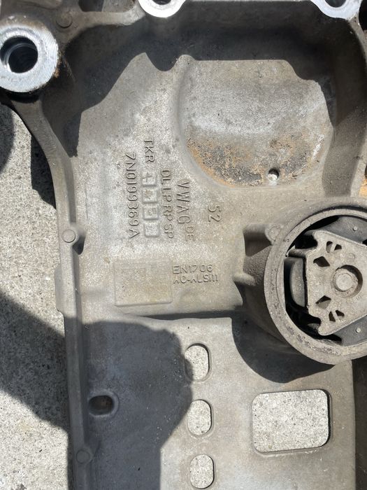 Cadru motor jug  Volkswagen Golf 5 jetta Passat B6 b7 cc + brate