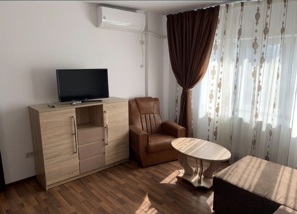 Ofer spre inchiriere garsoniera