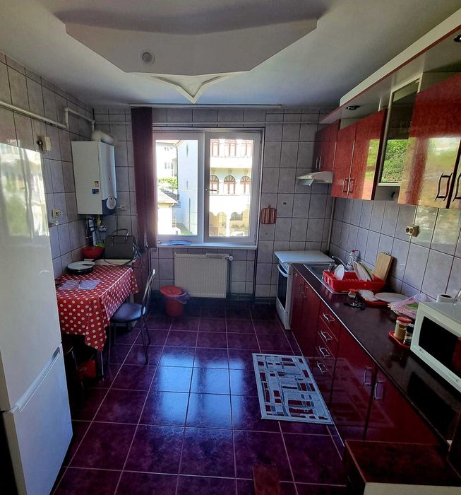 Proprietar, vand apartament 3 camere in Resita si garaj, separat