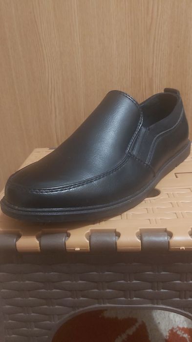 Pantofi din piele ecologica