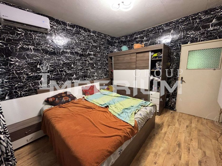 Продава * Апартамент * Три отделни стаи*