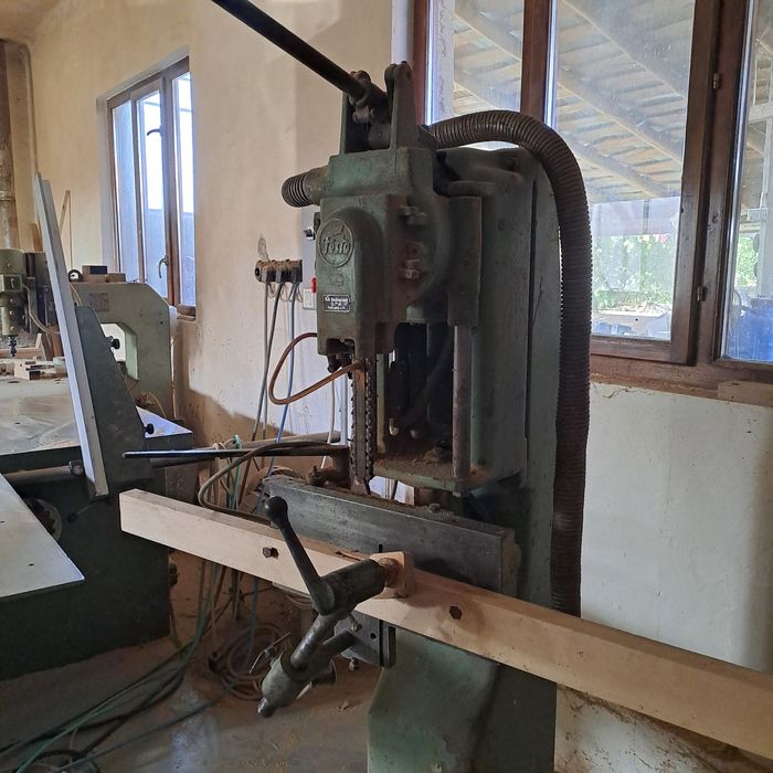 Mașină de găurit cu lanț