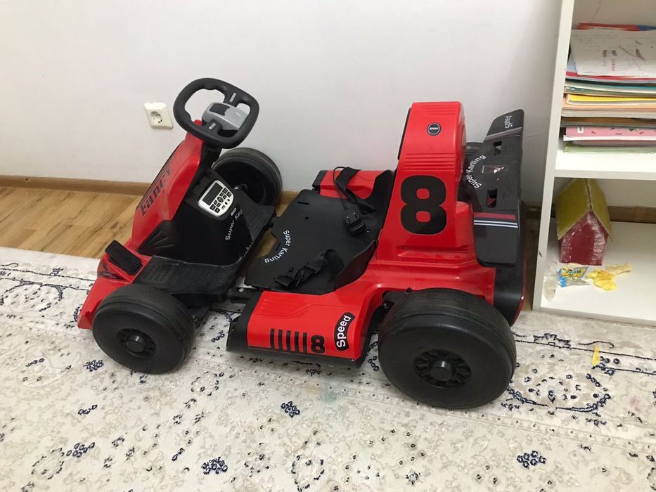 Гоночная машина.