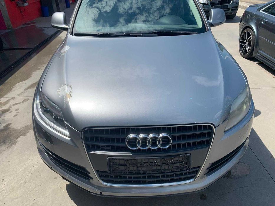 Dezmebrez audi q7 3.0 /cod motor Bug/aripa/far/capota/oglinda/usa/stop