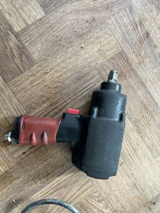 Pistol pneumatic de inșurubat / desurubat, cu actionare de 1/2”